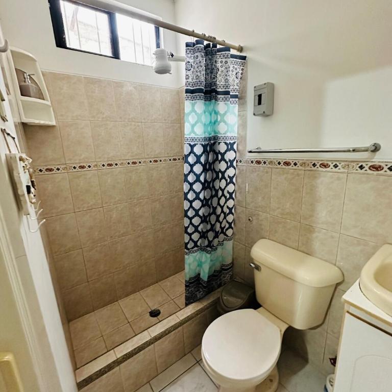 Casa vacacional en Salinas en Urb privada con parqueo piscina y jacuzzi - Four-Bedroom House - 20