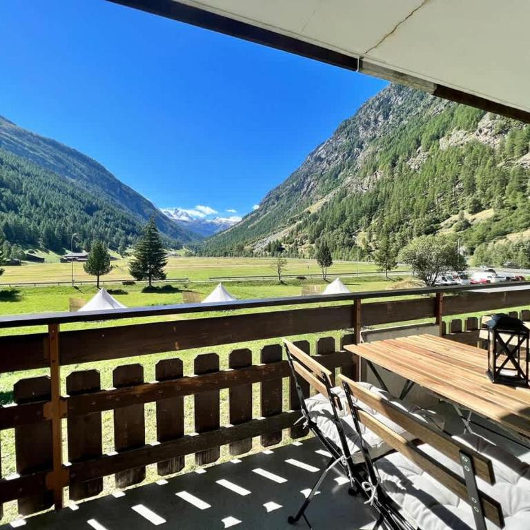 Mountain magic apartment for 6 Near Zermatt with parking! - Apartment - 12