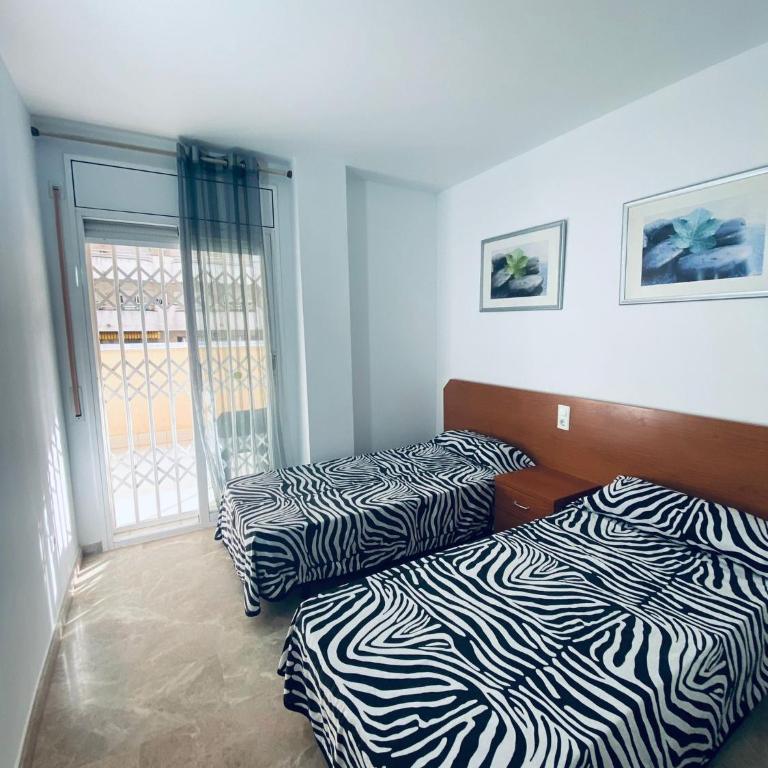 Ventura Park Familys B 6 - Two-Bedroom Apartment - 5