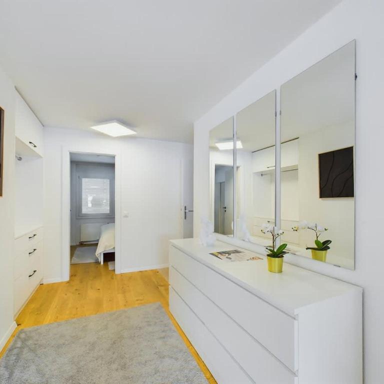 Mountain Majesty Apartment with Stunning Views - Apartment - 12
