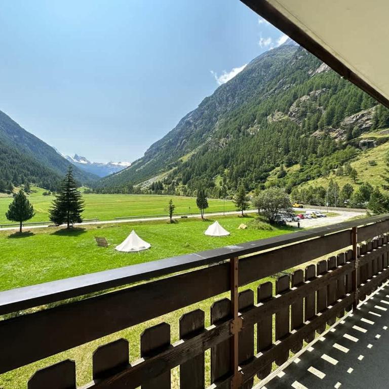 Mountain Majesty Apartment with Stunning Views - Apartment - 16
