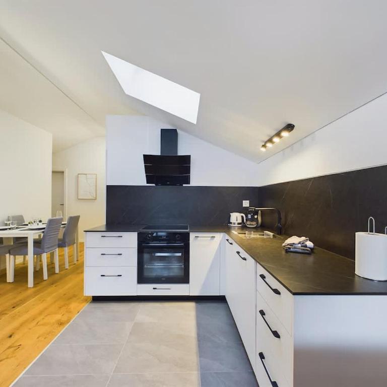 Majestic View Alpine Retreat - Apartment - 6