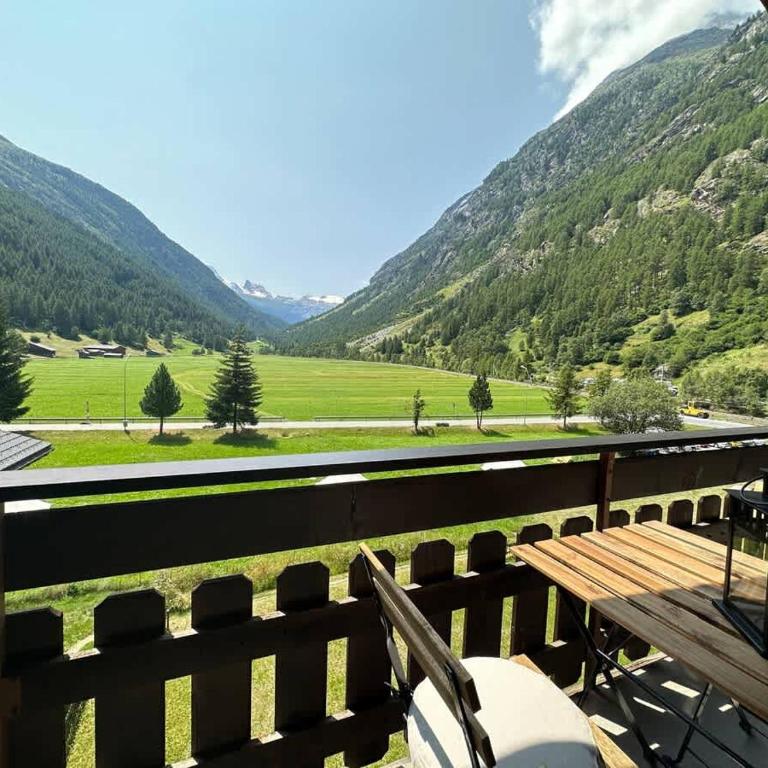 Majestic View Alpine Retreat - Apartment - 8