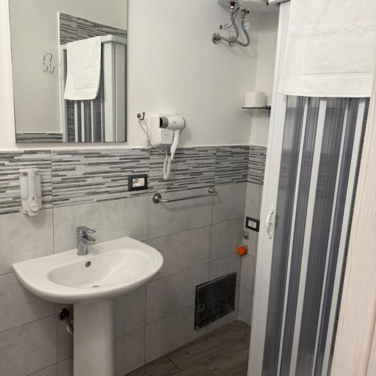 Garibaldi Rooms 2 - Double Room - 3