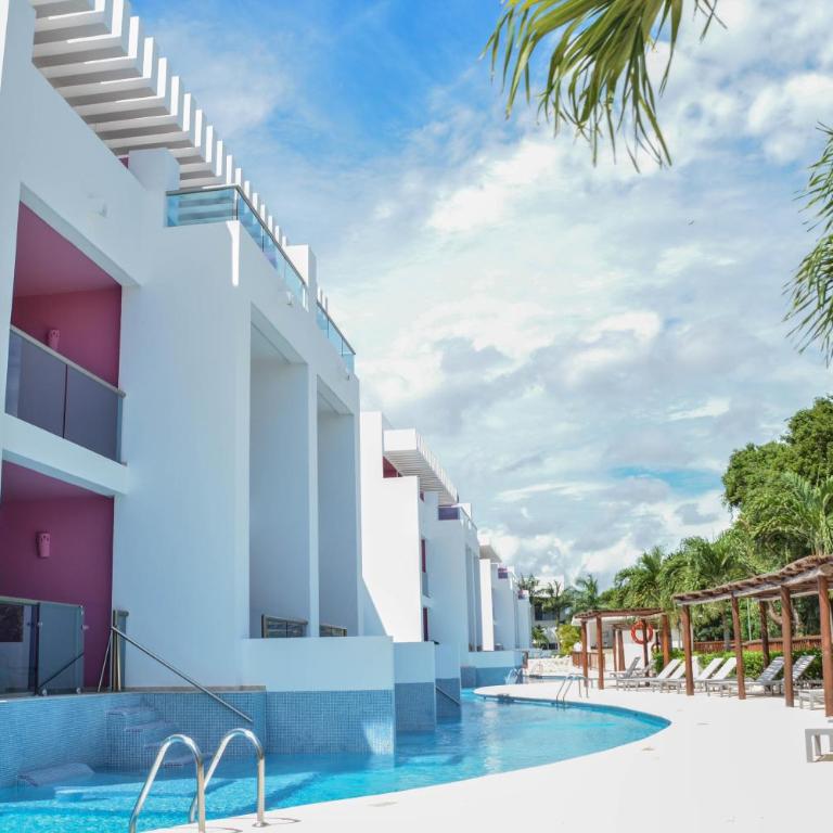 Princess Family Club Riviera - All Inclusive - Family Club Room with Pool Access - 4