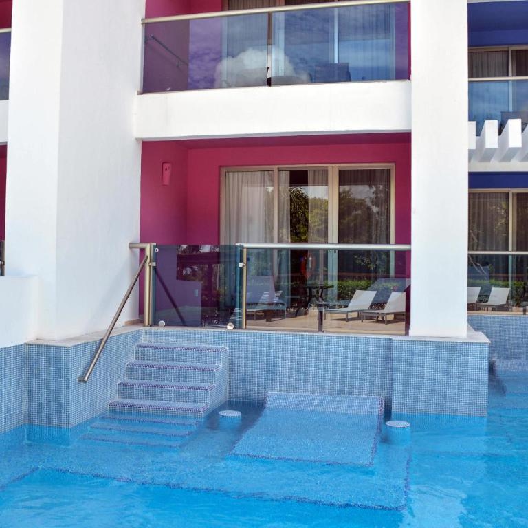 Princess Family Club Riviera - All Inclusive - Family Club Room with Pool Access - 3