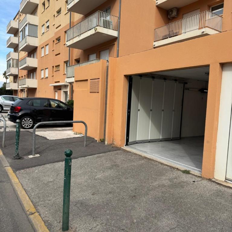 Port de Hyères Terrasse vue mer parking privé 2 SDB plage à pied - Apartment mit Meerblick - 29