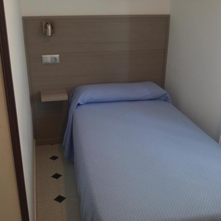 Hotel La Encina Celorio Llanes PARKING - Triple Room with Garden View - 3
