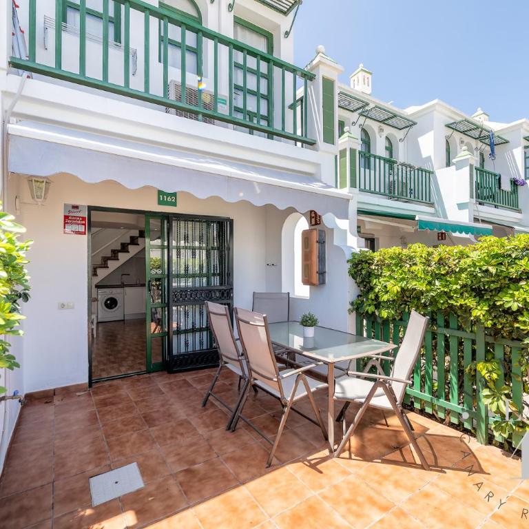 Coqueto bungalow con terraza privada y piscina - Casa con 1 dormitorio - 1