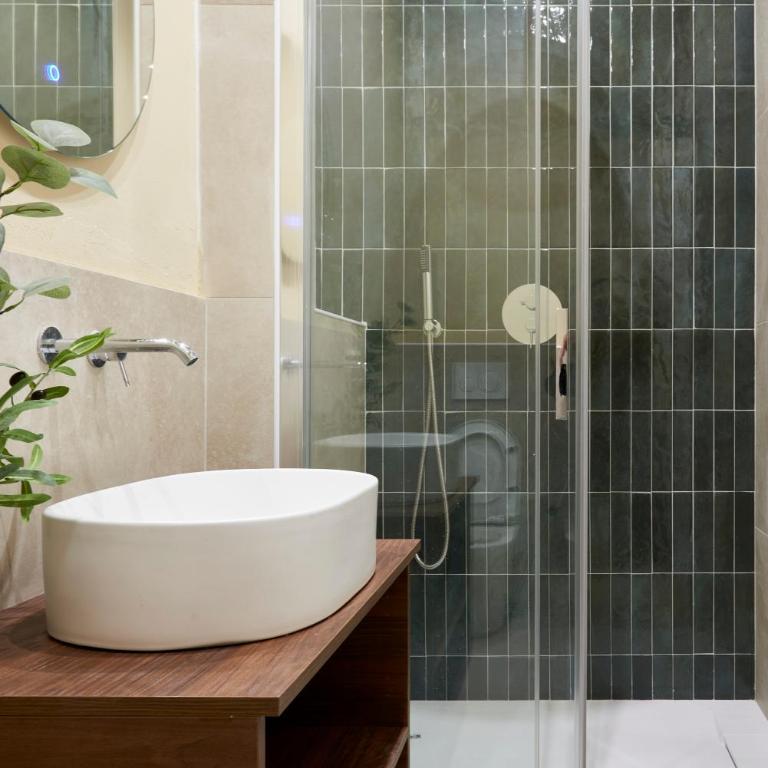 LJ Suites Florence - Rooms nearby Piazza Beccaria - Camera Matrimoniale Deluxe con Balcone - 4