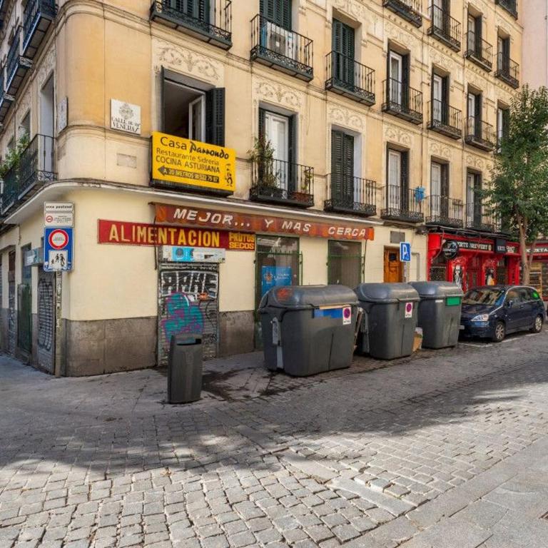 Centrally located bright -4Bedrooms 3Baths- Sol - Apartment - 23