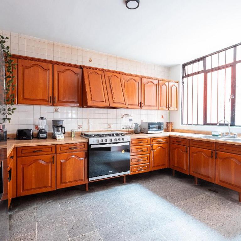 Hermosa Casa en Centro Histórico | 5 hab + Est - Casa de 5 dormitorios - 61