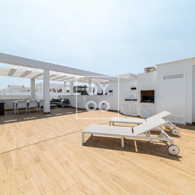Nalia Horizon Penthouse, Outdoor living with solarium, BBQ, pool, hot tub - by OYOOSTAYS - Two-Bedroom Deluxe Apartment with Garden View - 26