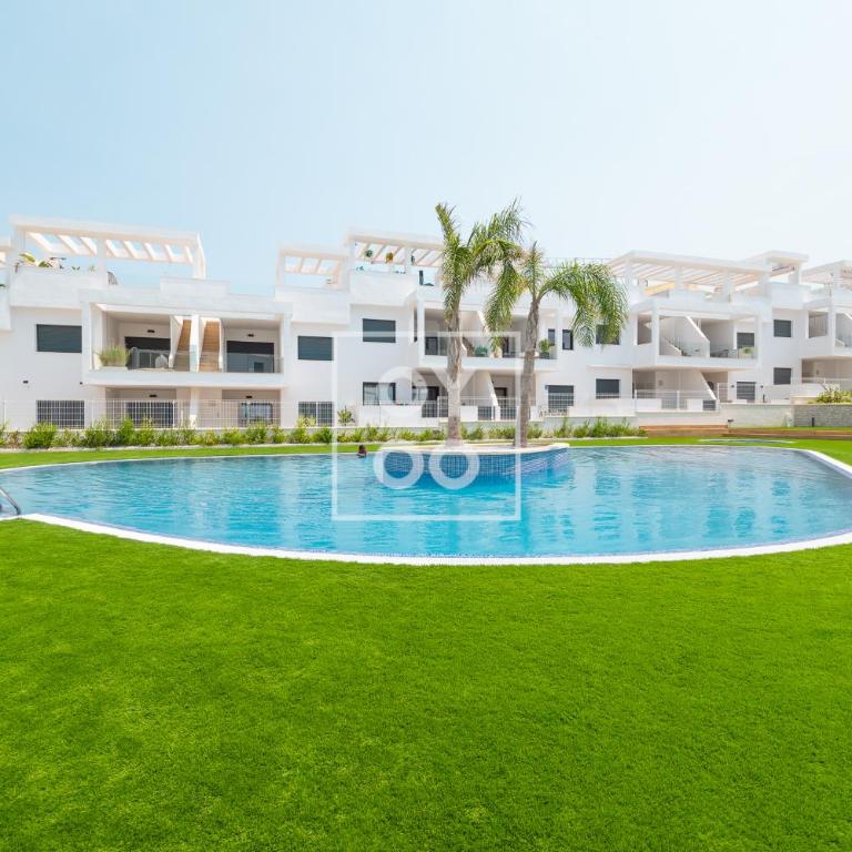 Nalia Horizon Penthouse, Outdoor living with solarium, BBQ, pool, hot tub - by OYOOSTAYS - Two-Bedroom Deluxe Apartment with Garden View - 1
