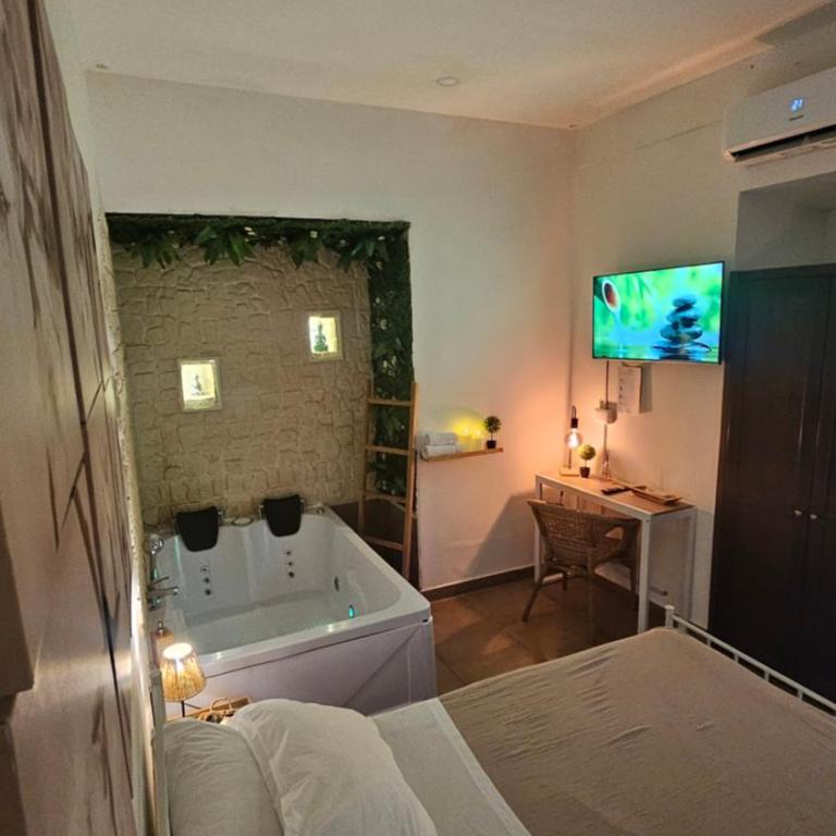 B&B Napoli Centrale Room&Jacuzzi - Suite Deluxe con Vasca Idromassaggio - 17