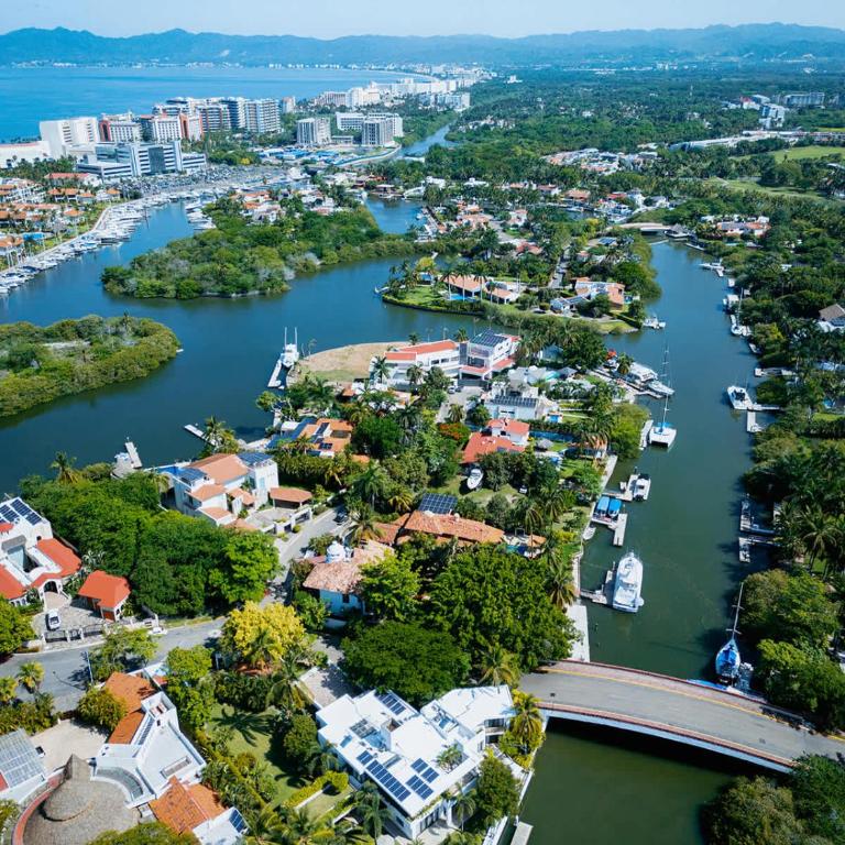 Luxury Villa Waterfront - Villa - 3