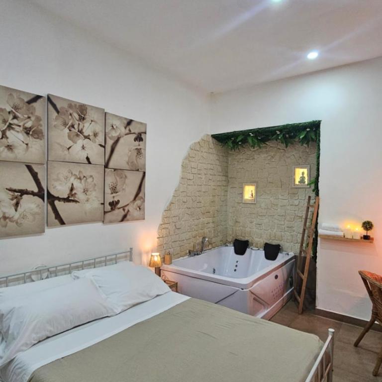 B&B Napoli Centrale Room&Jacuzzi - Suite Deluxe con Vasca Idromassaggio - 10