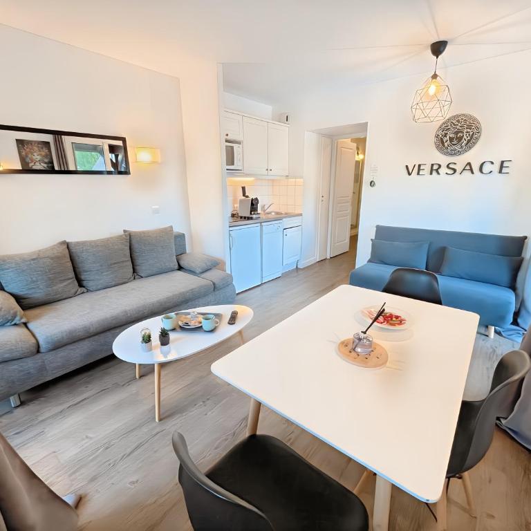 Avec 2 Balcons Vue sur la Piscine et Parking Gratuit privé - Appartamento con 1 Camera da Letto e Vista Piscina - 10