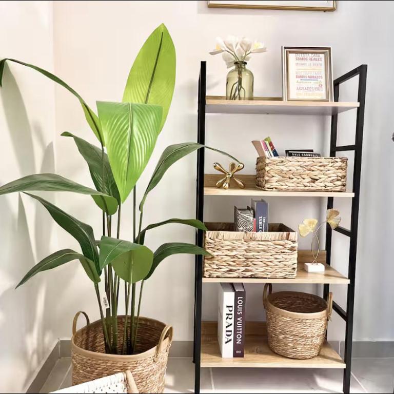Lujosa Casa a 5min El Paseo Shopping Costa Oro - Three-Bedroom House - 2