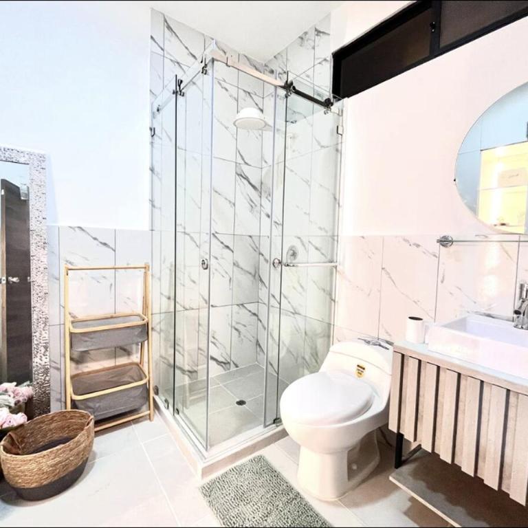 Lujosa Casa a 5min El Paseo Shopping Costa Oro - Three-Bedroom House - 4
