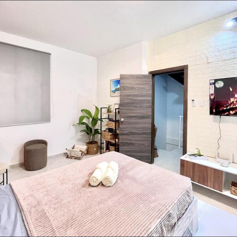 Lujosa Casa a 5min El Paseo Shopping Costa Oro - Three-Bedroom House - 9