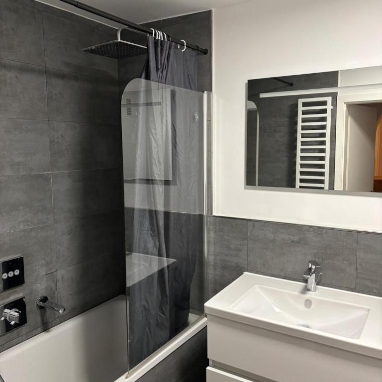 Gemütliche 3 Zimmer Wohnung Nähe Oktoberfest - Apartment mit 3 Schlafzimmern und Balkon - 3