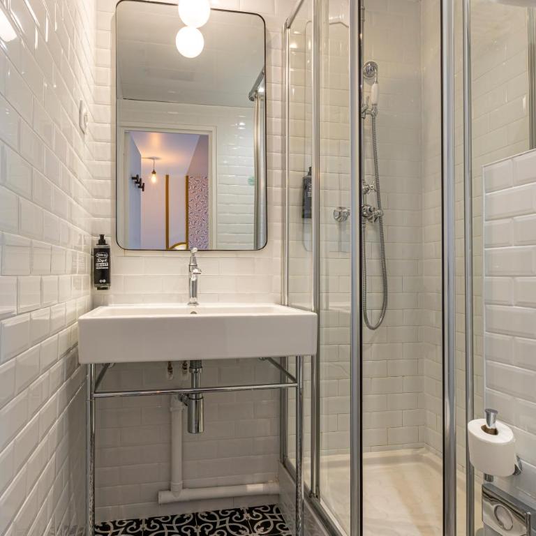 ibis Styles Paris Eiffel Cambronne - Chambre Standard Lit Queen-Size - 12