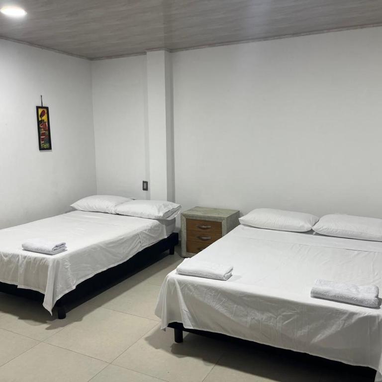 Habitación en casa campestre con piscina - Double or Twin Room with Private Bathroom - 2