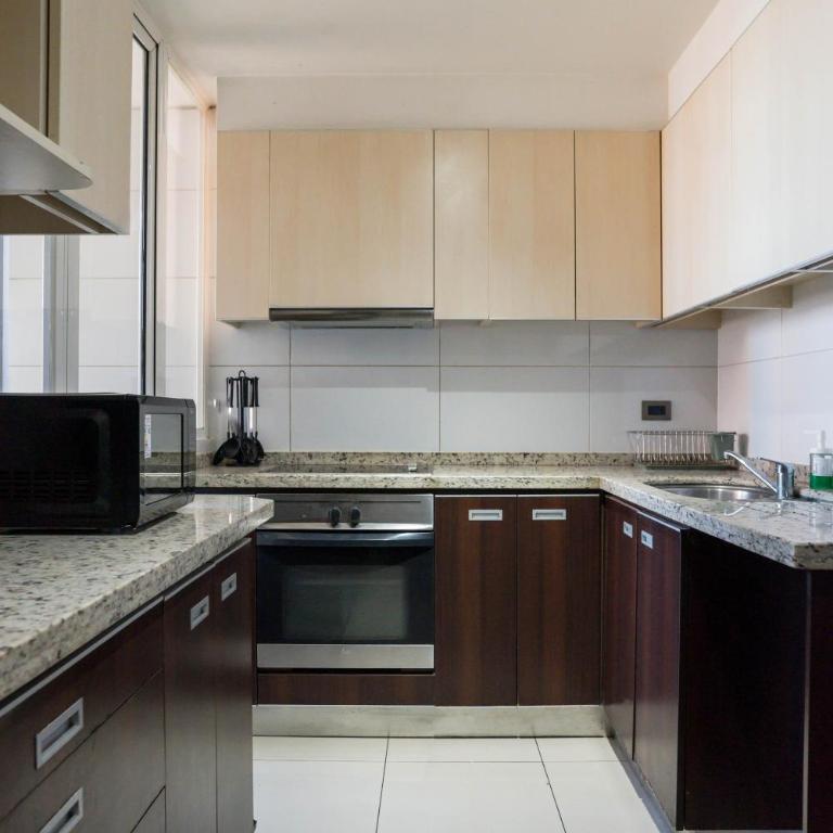 Spacious 2B2B Accommodation in Parque Arauco - Apartamento - 17