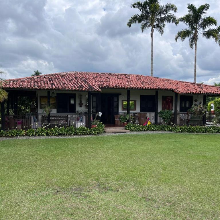 Hermosa Casa Campestre en Montenegro-Quindío - Casa de 4 dormitorios - 13