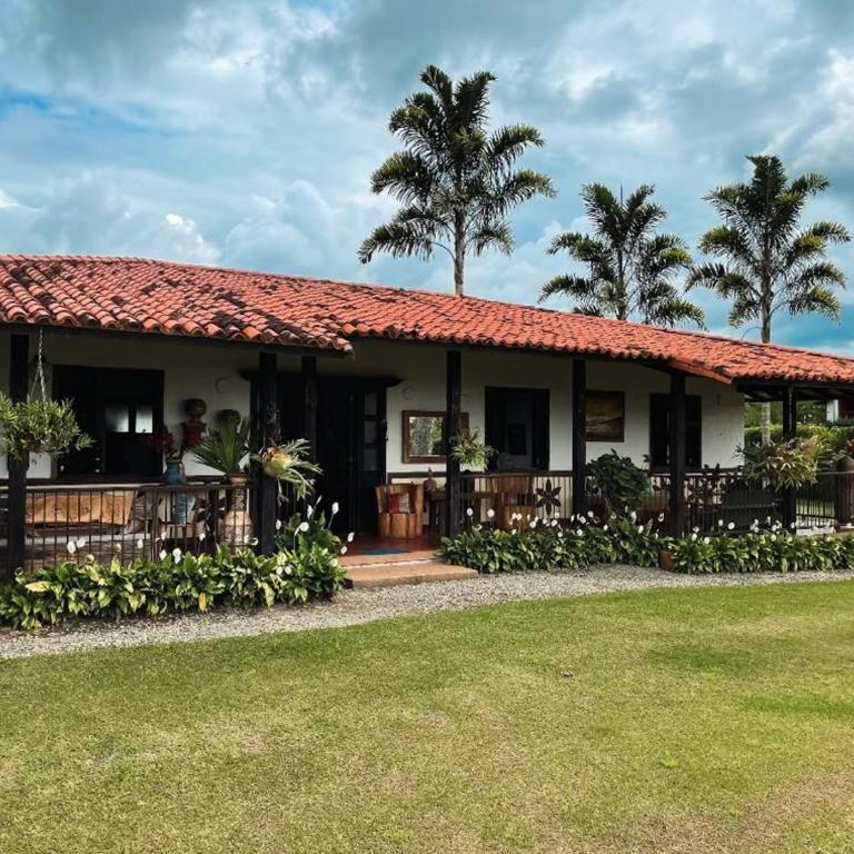 Hermosa Casa Campestre en Montenegro-Quindío - Casa de 4 dormitorios - 19