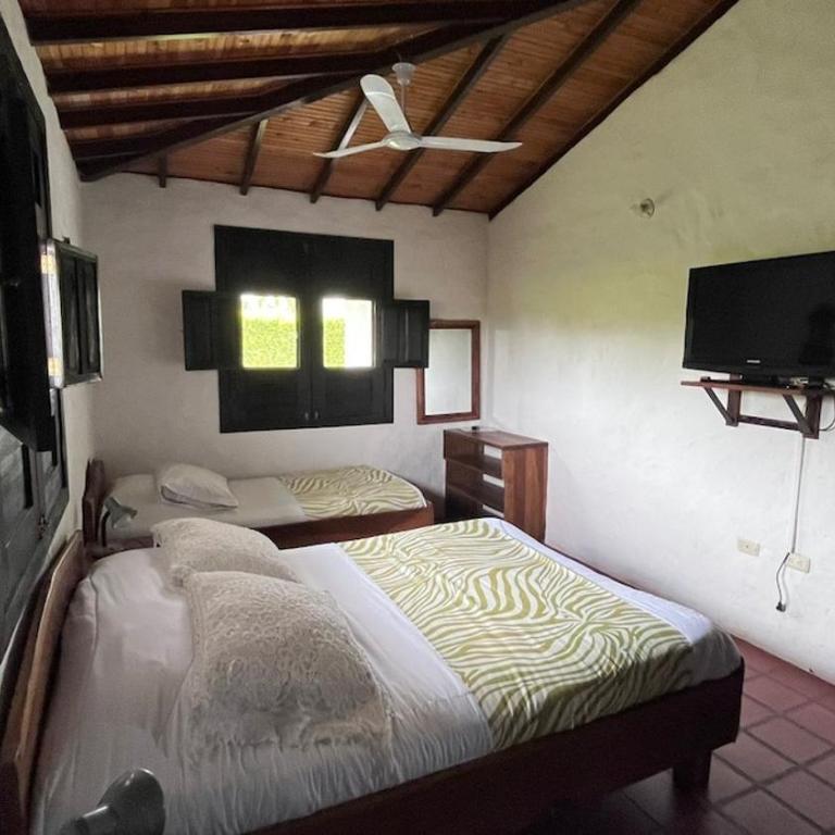 Hermosa Casa Campestre en Montenegro-Quindío - Casa de 4 dormitorios - 24