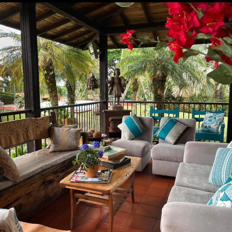 Hermosa Casa Campestre en Montenegro-Quindío - Casa de 4 dormitorios - 26