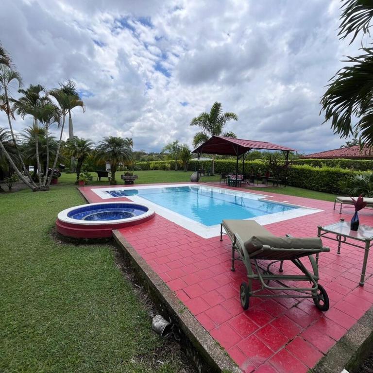 Hermosa Casa Campestre en Montenegro-Quindío - Casa de 4 dormitorios - 30
