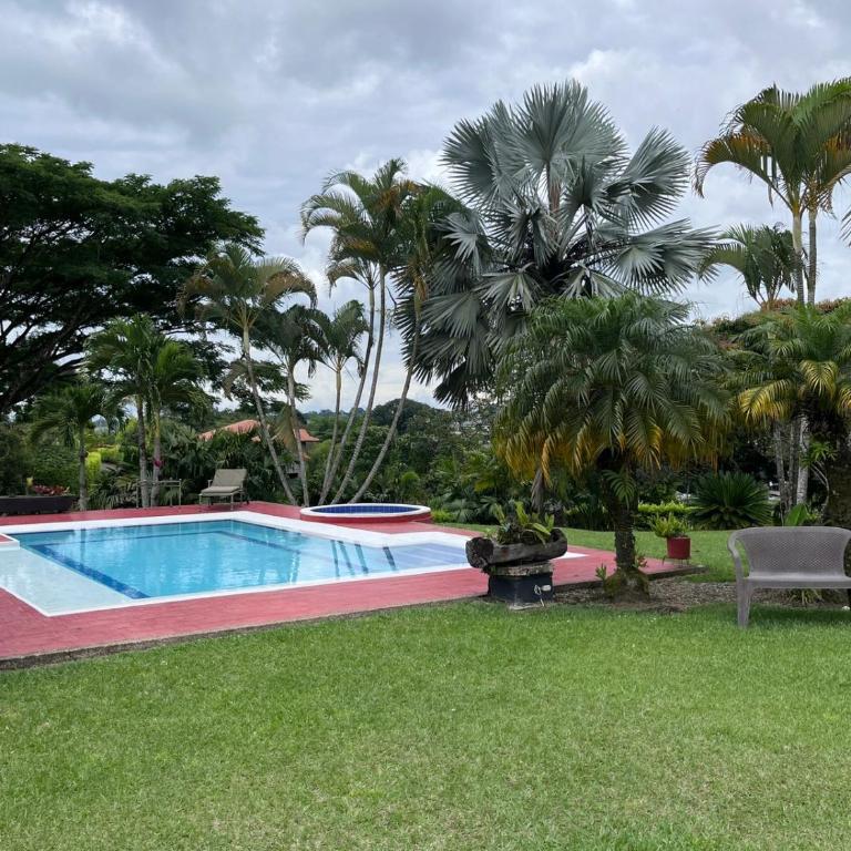 Hermosa Casa Campestre en Montenegro-Quindío - Casa de 4 dormitorios - 32