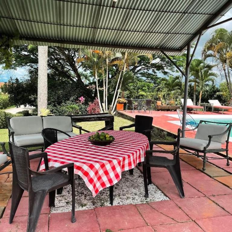 Hermosa Casa Campestre en Montenegro-Quindío - Casa de 4 dormitorios - 40