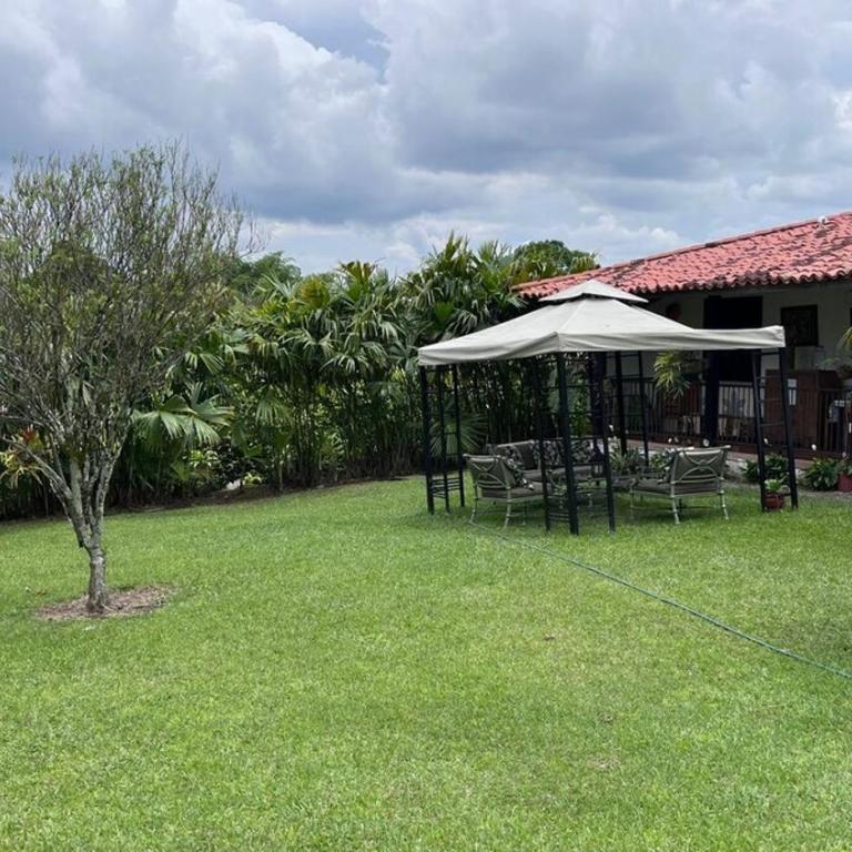 Hermosa Casa Campestre en Montenegro-Quindío - Casa de 4 dormitorios - 43