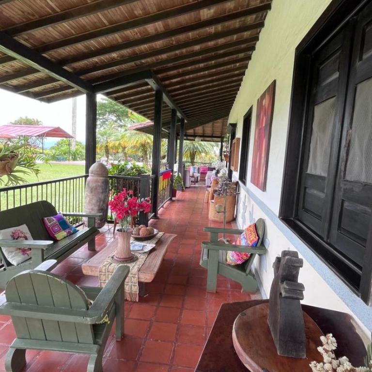 Hermosa Casa Campestre en Montenegro-Quindío - Four-Bedroom House - 53