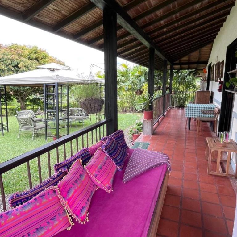 Hermosa Casa Campestre en Montenegro-Quindío - Casa de 4 dormitorios - 57