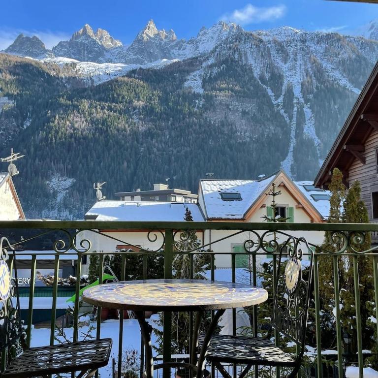 Downtown Chamonix Studio & Stunning Mountain View - One-Bedroom Apartment - 1