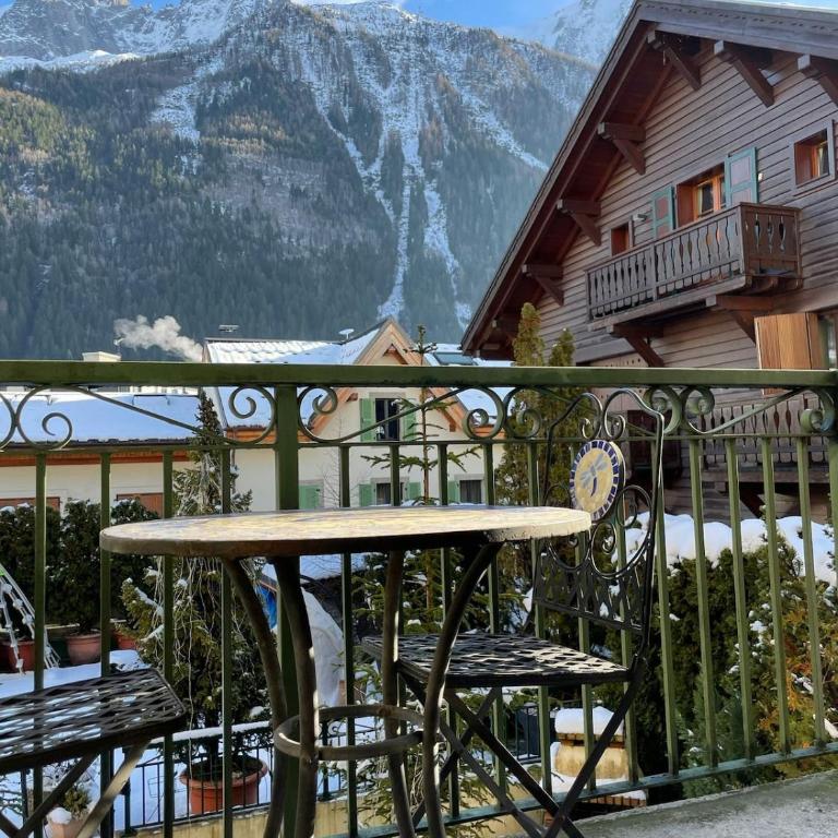 Downtown Chamonix Studio & Stunning Mountain View - One-Bedroom Apartment - 8