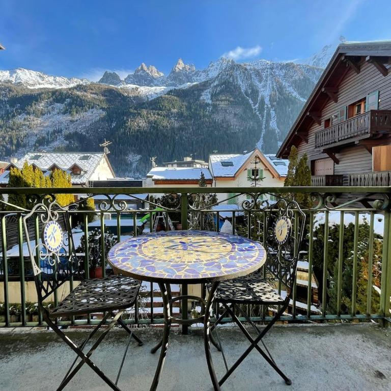 Downtown Chamonix Studio & Stunning Mountain View - One-Bedroom Apartment - 10