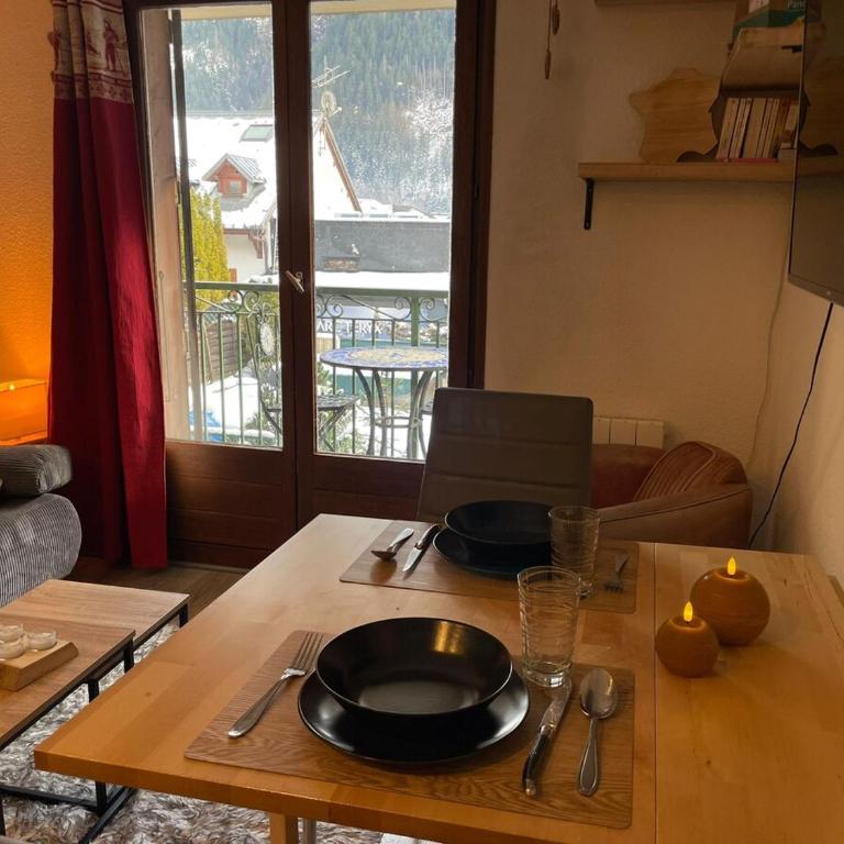 Downtown Chamonix Studio & Stunning Mountain View - One-Bedroom Apartment - 11