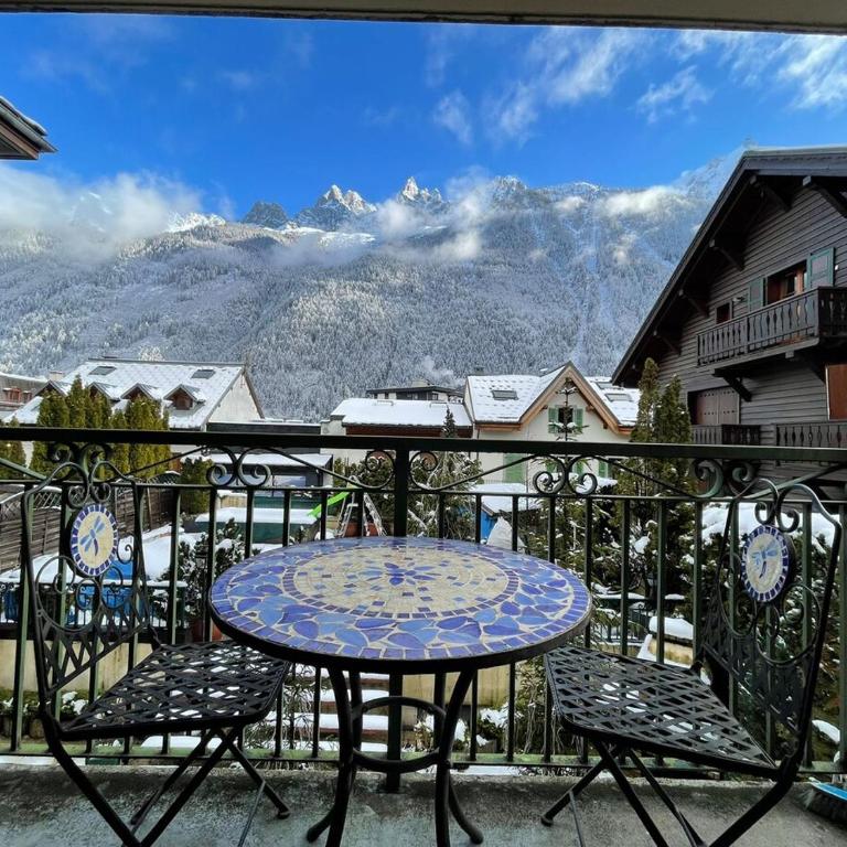 Downtown Chamonix Studio & Stunning Mountain View - One-Bedroom Apartment - 12