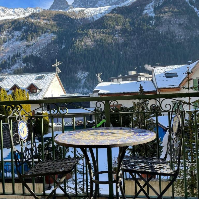 Downtown Chamonix Studio & Stunning Mountain View - One-Bedroom Apartment - 20