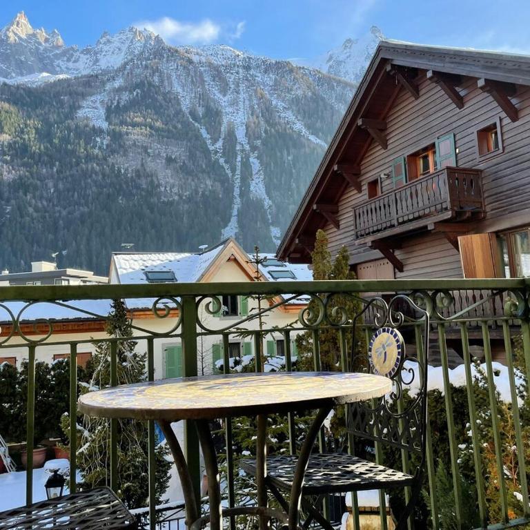 Downtown Chamonix Studio & Stunning Mountain View - One-Bedroom Apartment - 23