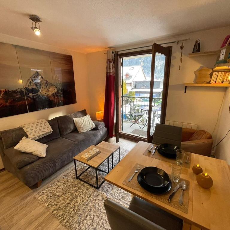 Downtown Chamonix Studio & Stunning Mountain View - One-Bedroom Apartment - 24