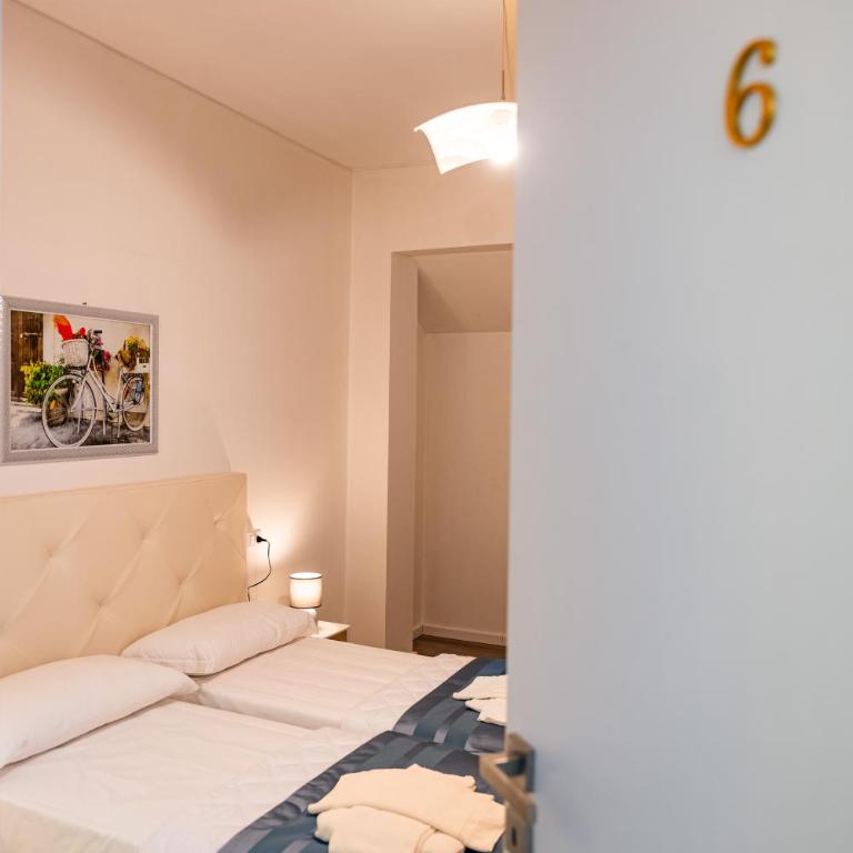 Florence Rooms Novella - Camera Tripla con Bagno - 1