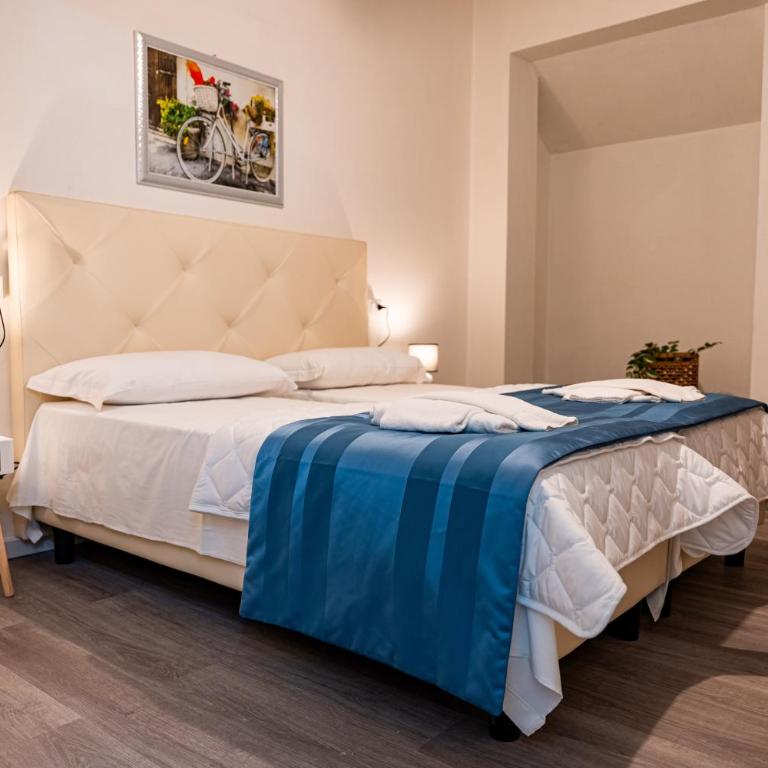 Florence Rooms Novella - Camera Tripla con Bagno - 11