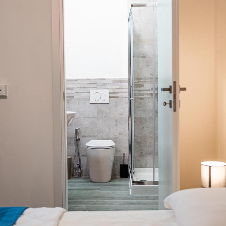 Florence Rooms Novella - Camera Tripla con Bagno - 10